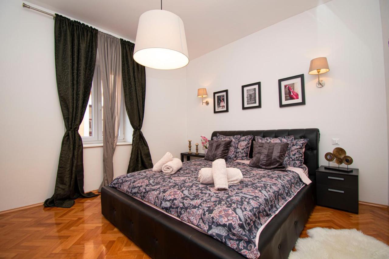 Nina Colosseum Apartment Pula Bagian luar foto