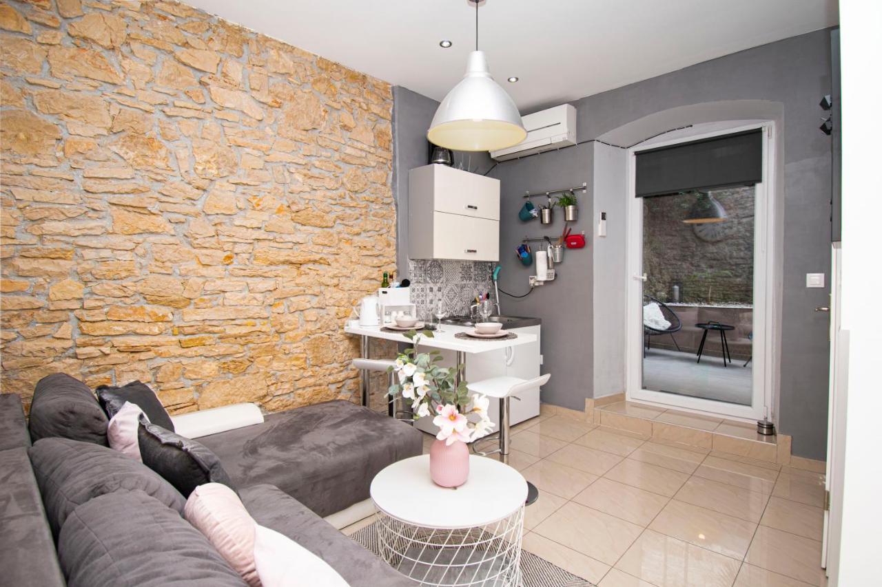 Nina Colosseum Apartment Pula Bagian luar foto